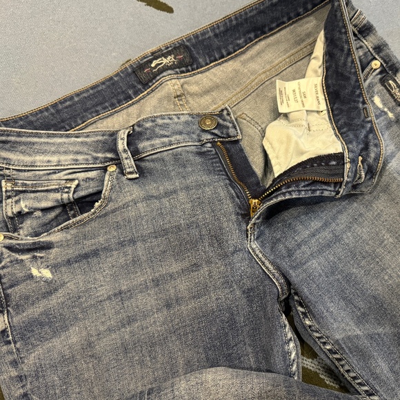 Silver Jeans Sam Distressed Boyfriend Cropped Jeans - Picture 7 of 9